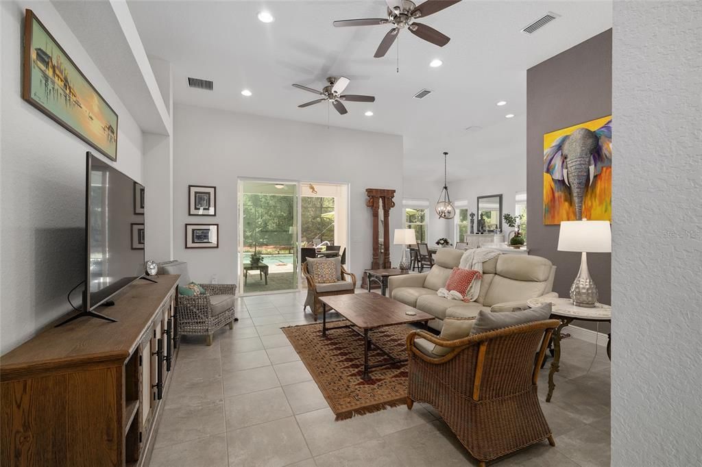 Activo con contrato: $525,000 (3 camas, 2 baños, 1970 Pies cuadrados)