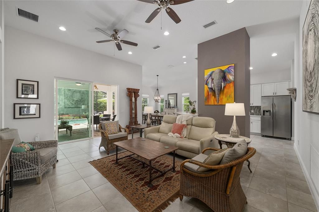 Activo con contrato: $525,000 (3 camas, 2 baños, 1970 Pies cuadrados)