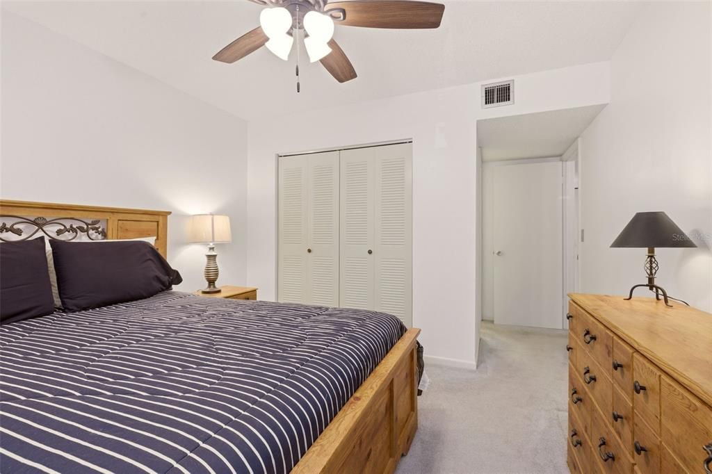 For Sale: $164,900 (2 beds, 2 baths, 897 Square Feet)