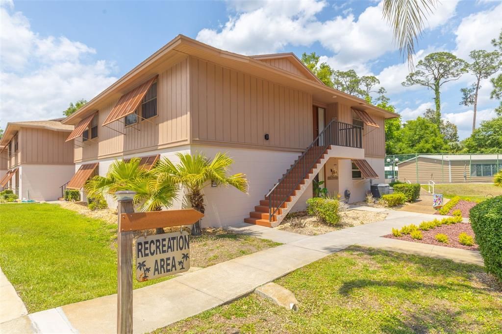 For Sale: $164,900 (2 beds, 2 baths, 897 Square Feet)
