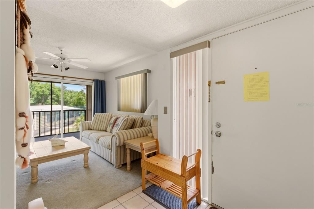 For Sale: $164,900 (2 beds, 2 baths, 897 Square Feet)