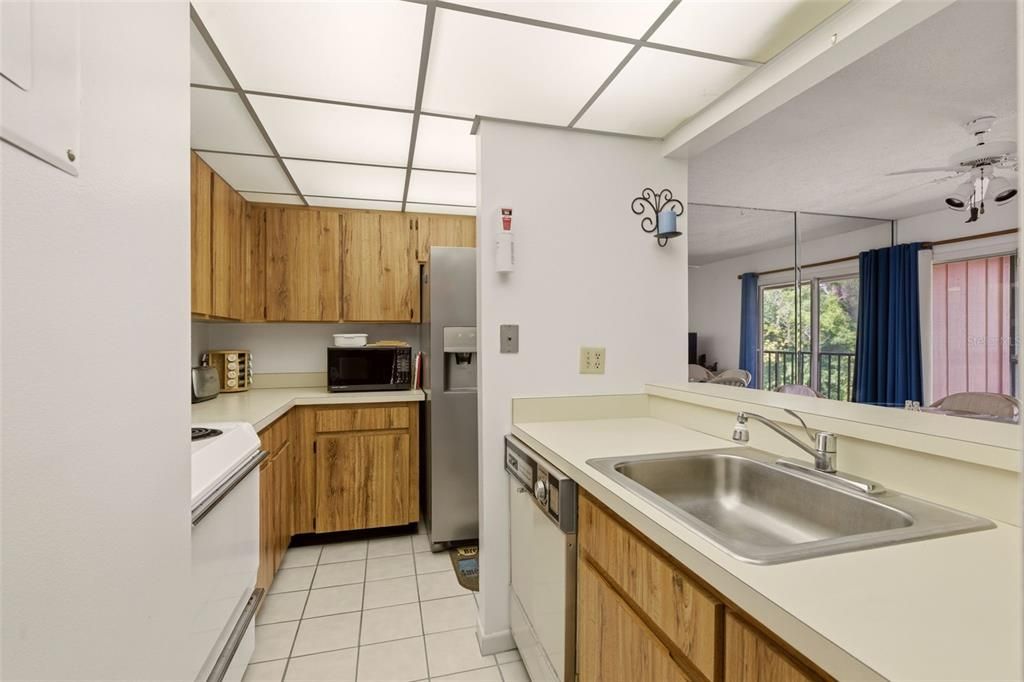 For Sale: $164,900 (2 beds, 2 baths, 897 Square Feet)
