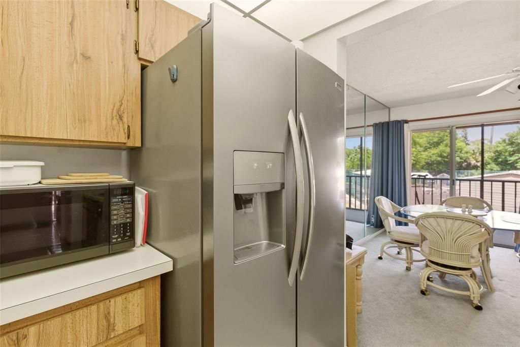 For Sale: $164,900 (2 beds, 2 baths, 897 Square Feet)
