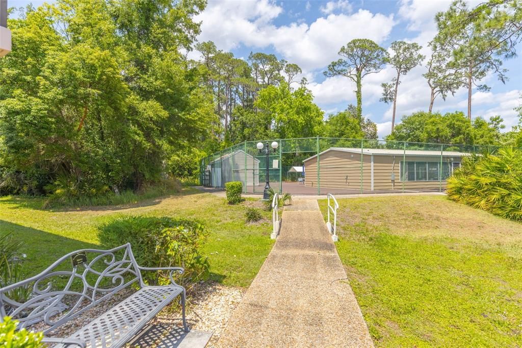 For Sale: $164,900 (2 beds, 2 baths, 897 Square Feet)