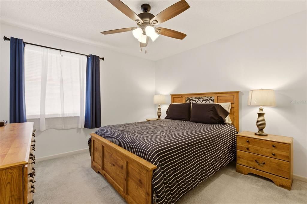 For Sale: $164,900 (2 beds, 2 baths, 897 Square Feet)