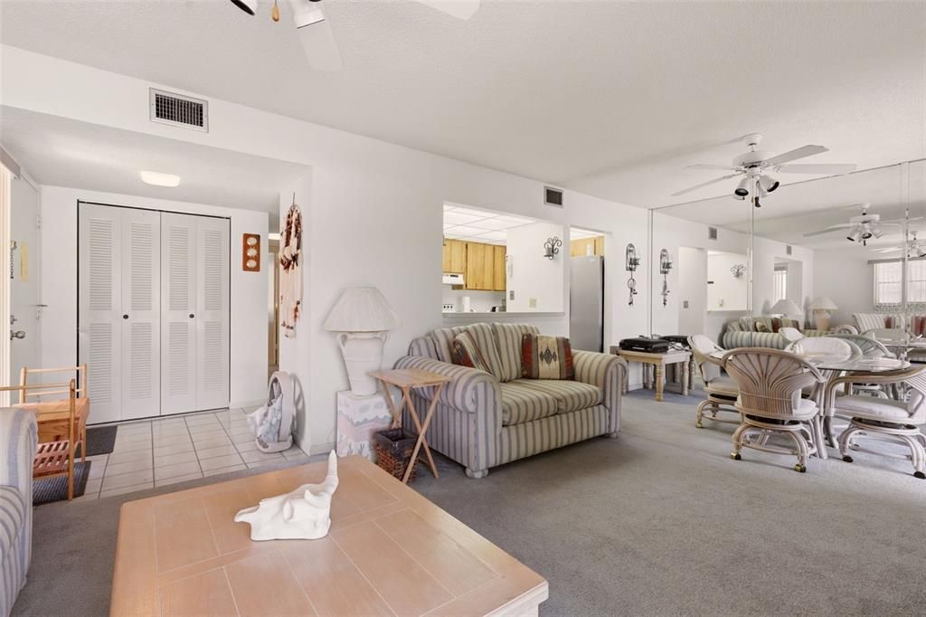 For Sale: $164,900 (2 beds, 2 baths, 897 Square Feet)
