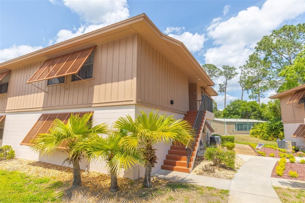 For Sale: $164,900 (2 beds, 2 baths, 897 Square Feet)