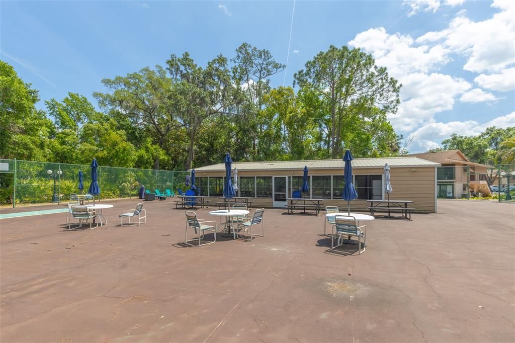 For Sale: $164,900 (2 beds, 2 baths, 897 Square Feet)