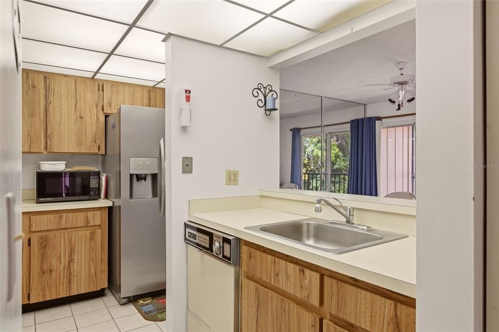 For Sale: $164,900 (2 beds, 2 baths, 897 Square Feet)