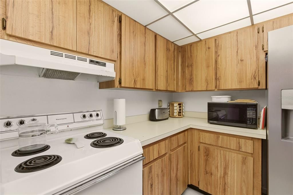 For Sale: $164,900 (2 beds, 2 baths, 897 Square Feet)