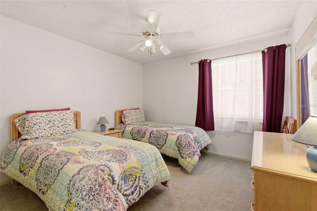 For Sale: $164,900 (2 beds, 2 baths, 897 Square Feet)