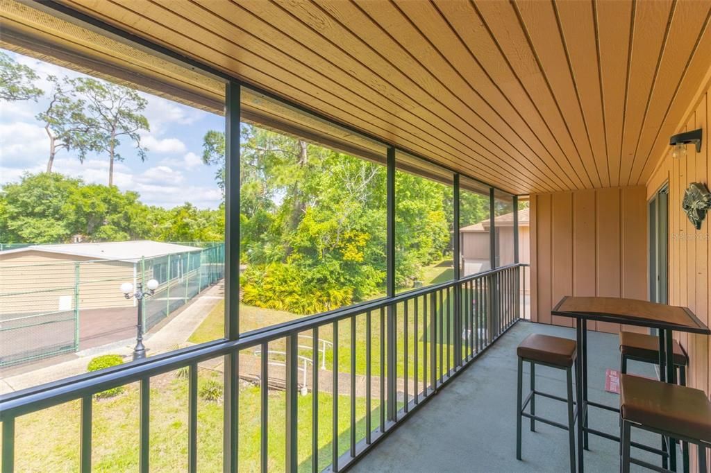 For Sale: $164,900 (2 beds, 2 baths, 897 Square Feet)