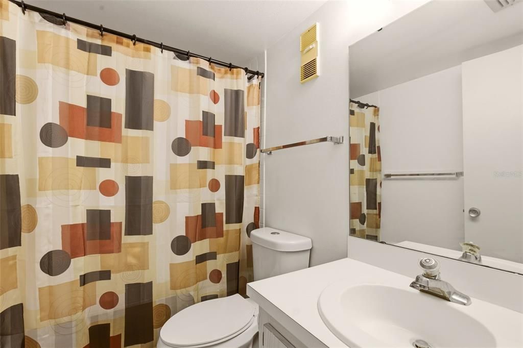 For Sale: $164,900 (2 beds, 2 baths, 897 Square Feet)
