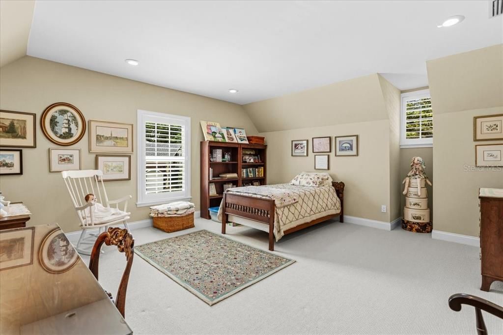 For Sale: $960,000 (3 beds, 3 baths, 3627 Square Feet)