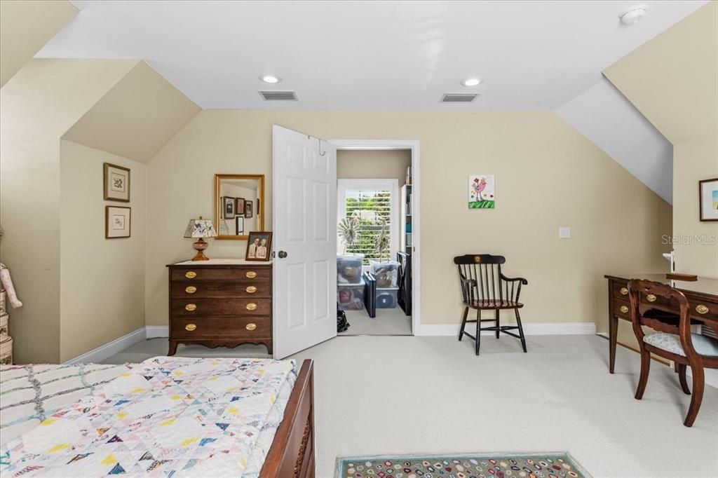 For Sale: $960,000 (3 beds, 3 baths, 3627 Square Feet)