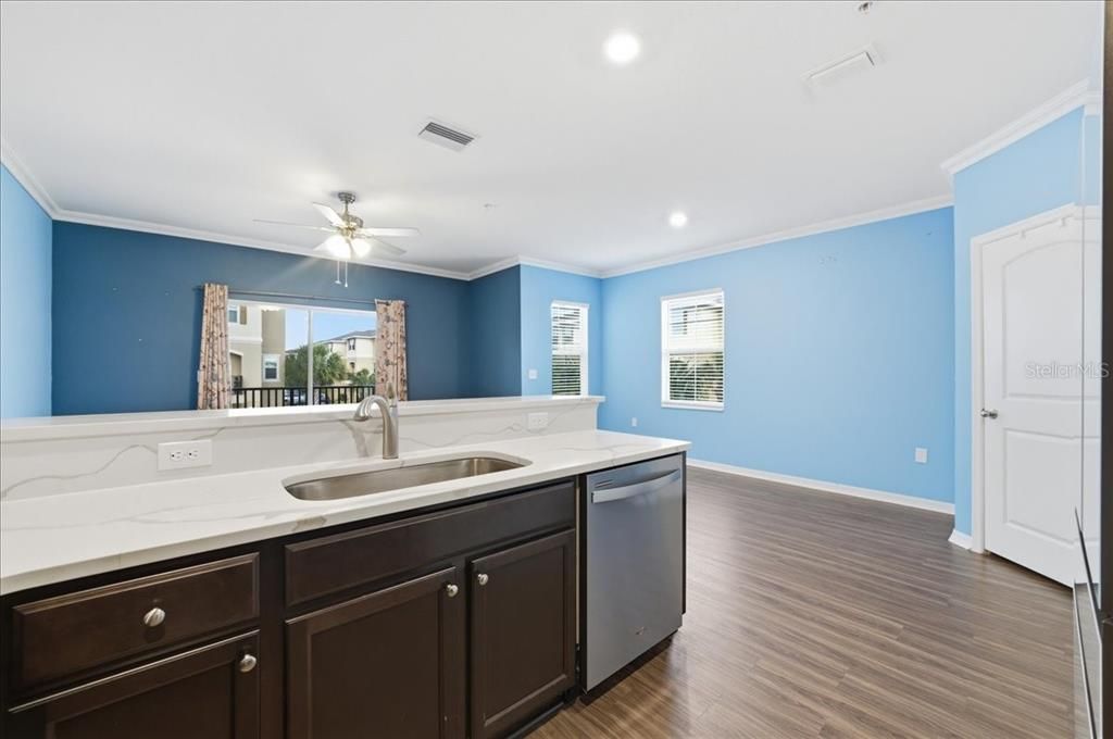 For Sale: $265,000 (3 beds, 2 baths, 1652 Square Feet)