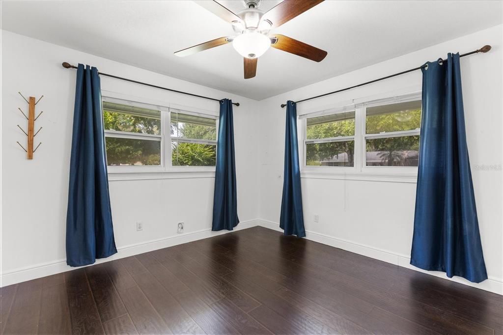 En Venta: $655,000 (3 camas, 2 baños, 2214 Pies cuadrados)