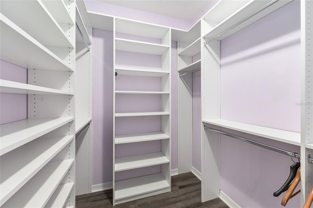 Под контрактом: $344,999 (3 спален, 2 ванн, 2242 Квадратных фут)