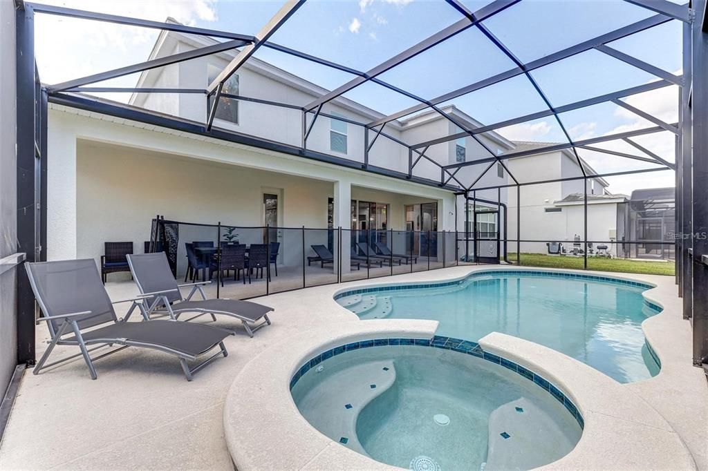 For Rent: $5,200 (9 beds, 7 baths, 4267 Square Feet)