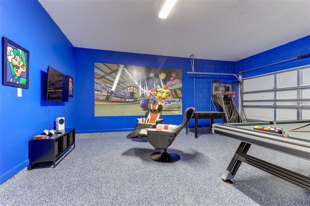 For Rent: $5,200 (9 beds, 7 baths, 4267 Square Feet)
