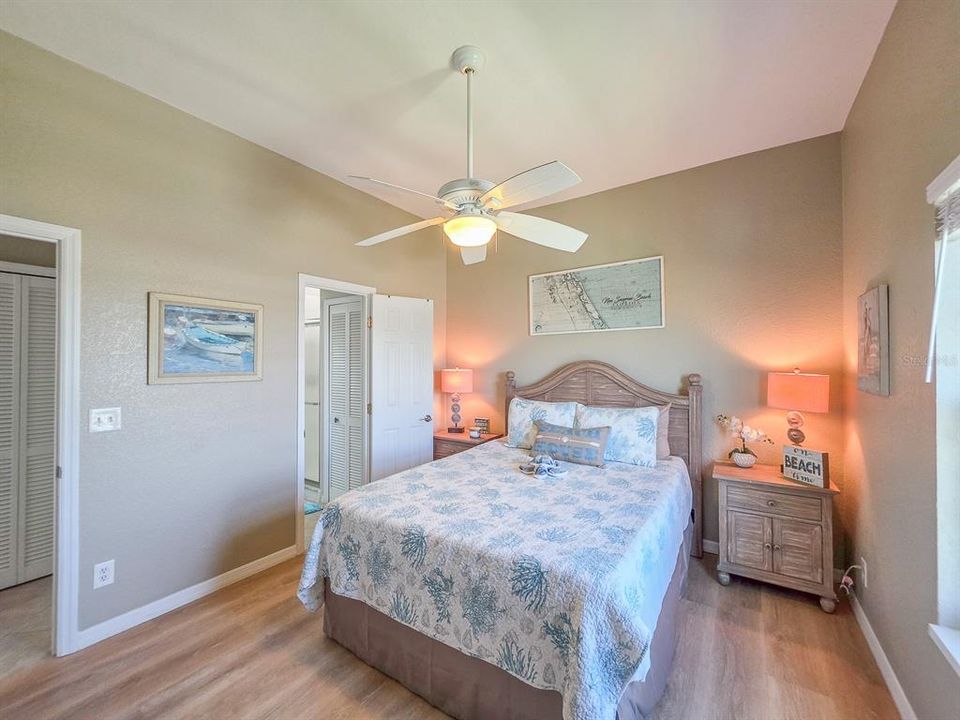 For Sale: $396,000 (2 beds, 1 baths, 800 Square Feet)