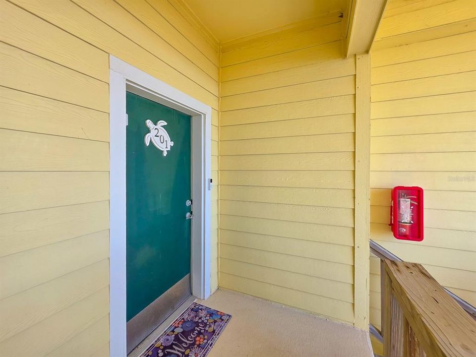 For Sale: $396,000 (2 beds, 1 baths, 800 Square Feet)