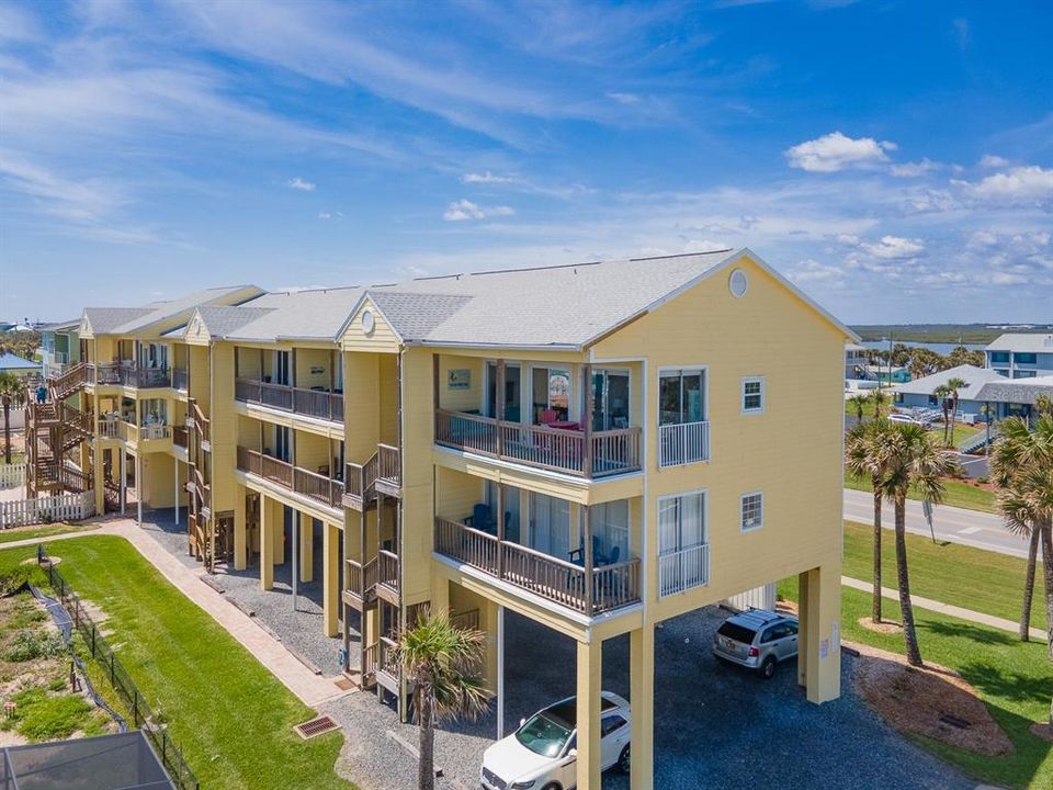 For Sale: $396,000 (2 beds, 1 baths, 800 Square Feet)