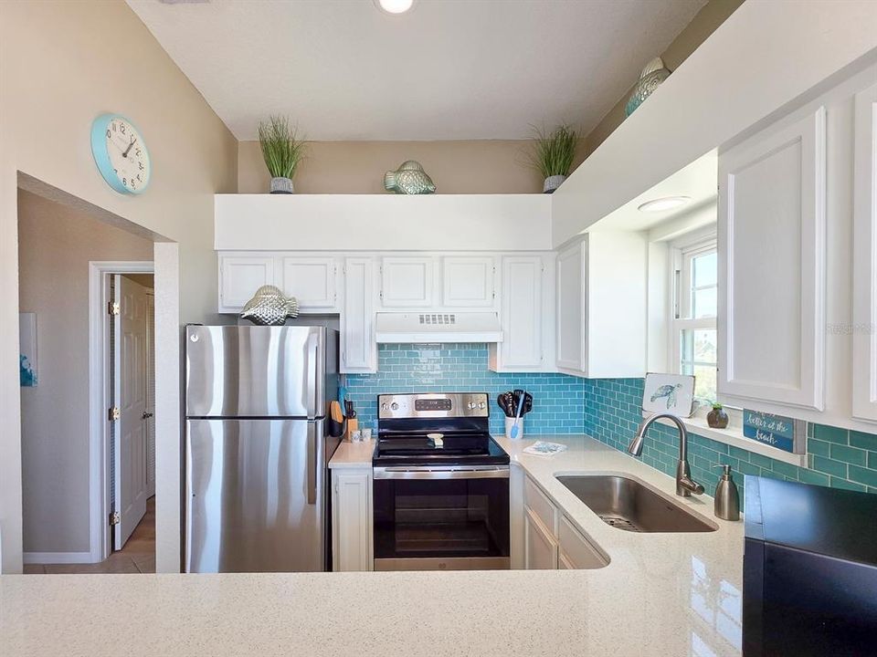For Sale: $396,000 (2 beds, 1 baths, 800 Square Feet)