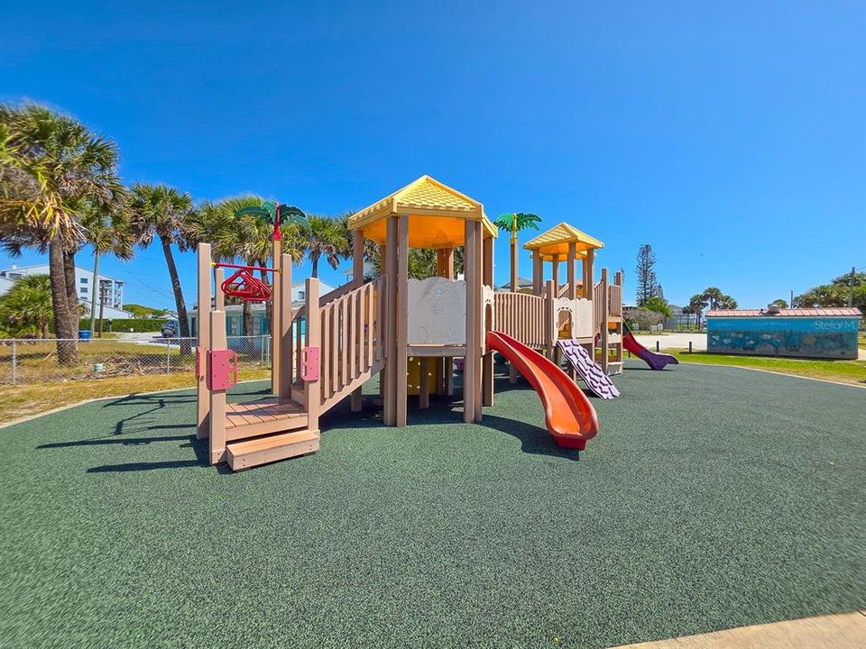 For Sale: $396,000 (2 beds, 1 baths, 800 Square Feet)