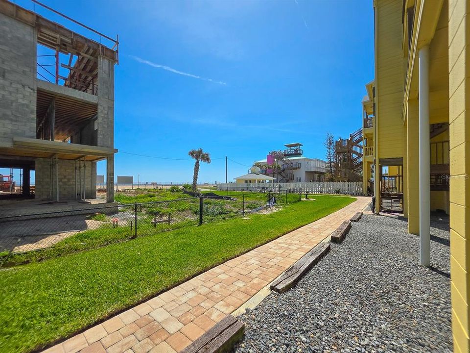 For Sale: $396,000 (2 beds, 1 baths, 800 Square Feet)