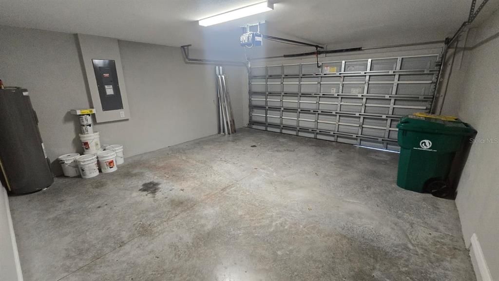 合同活跃: $275,000 (4 贝兹, 2 浴室, 1786 平方英尺)