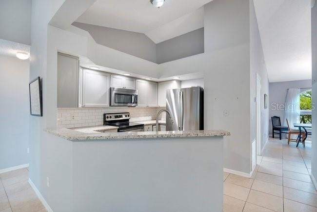 Под контрактом: $425,000 (3 спален, 2 ванн, 1620 Квадратных фут)