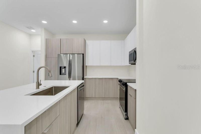 For Rent: $2,500 (4 beds, 3 baths, 1807 Square Feet)