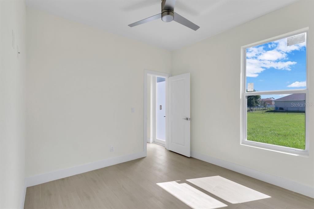 For Rent: $2,500 (4 beds, 3 baths, 1807 Square Feet)