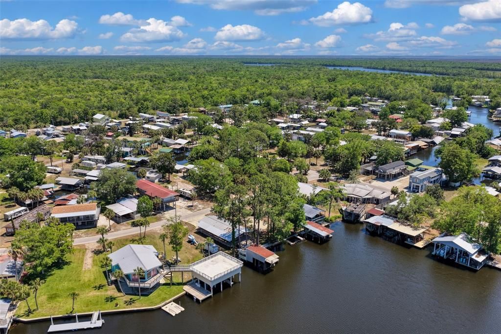 На продажу: $169,900 (0.14 acres)