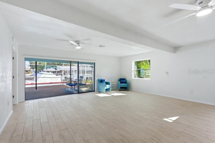 En Venta: $875,000 (3 camas, 2 baños, 2137 Pies cuadrados)
