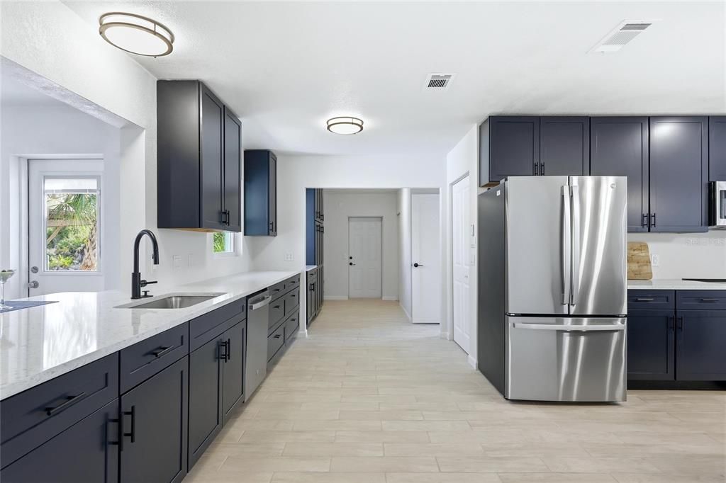 En Venta: $875,000 (3 camas, 2 baños, 2137 Pies cuadrados)