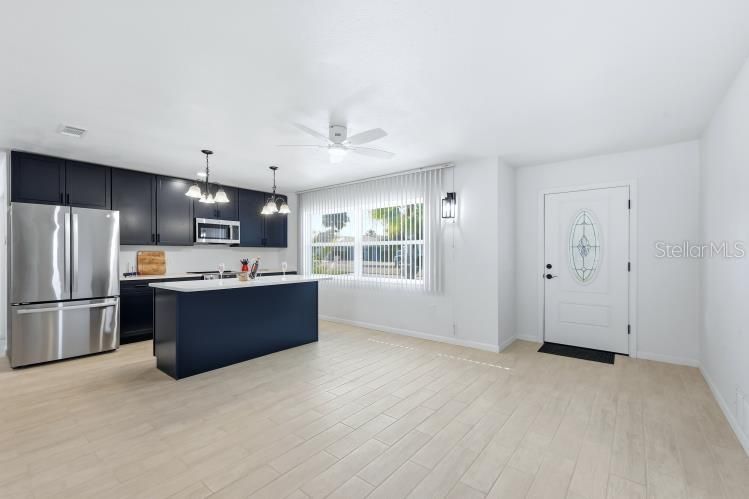 En Venta: $875,000 (3 camas, 2 baños, 2137 Pies cuadrados)