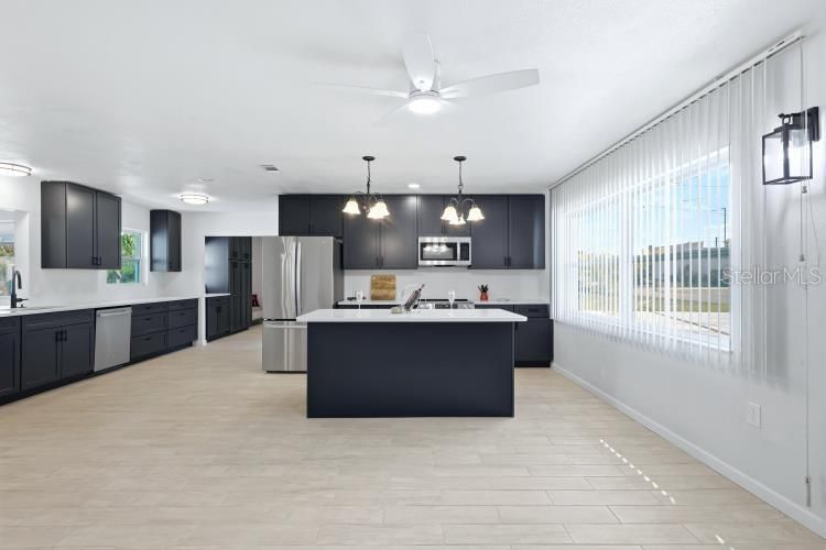 En Venta: $875,000 (3 camas, 2 baños, 2137 Pies cuadrados)