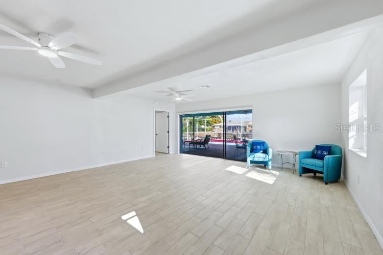 En Venta: $875,000 (3 camas, 2 baños, 2137 Pies cuadrados)