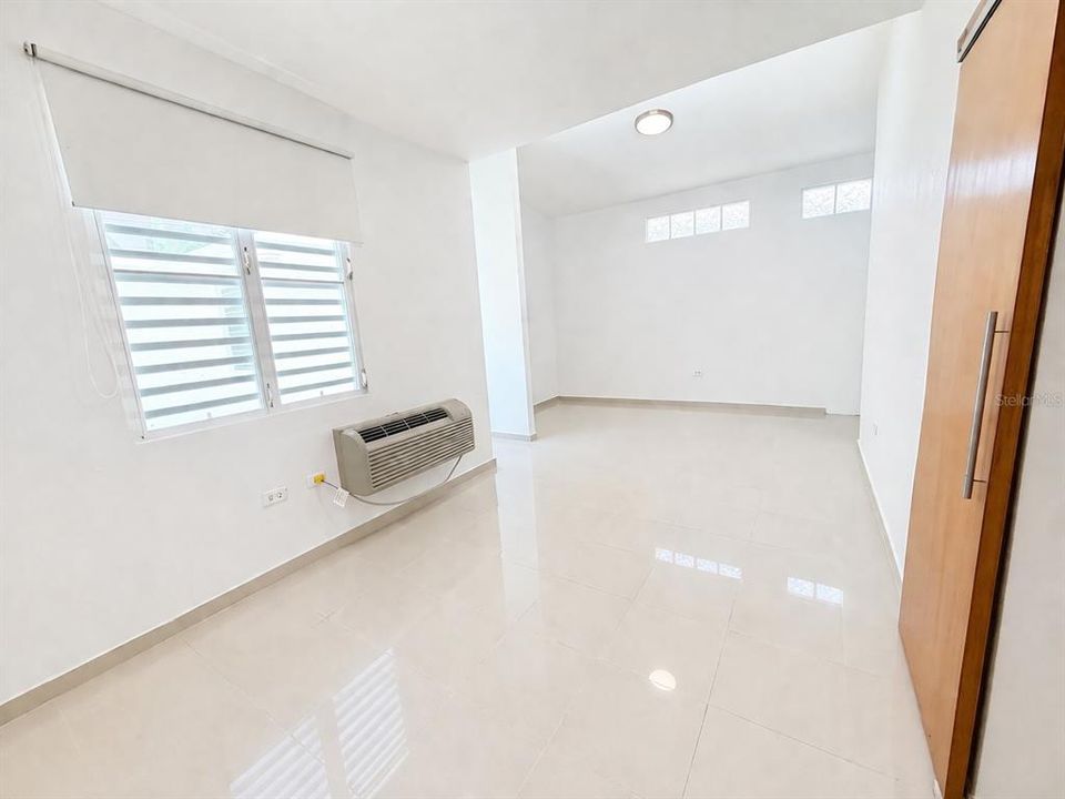 For Sale: $395,000 (3 beds, 3 baths, 1917 Square Feet)