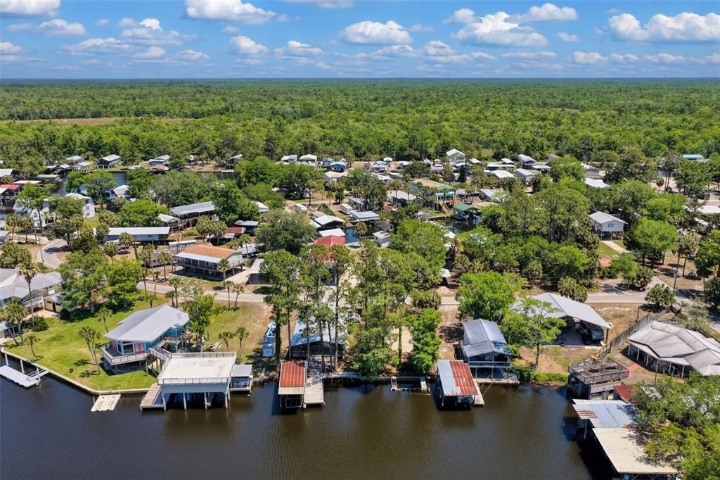 На продажу: $325,000 (0.14 acres)