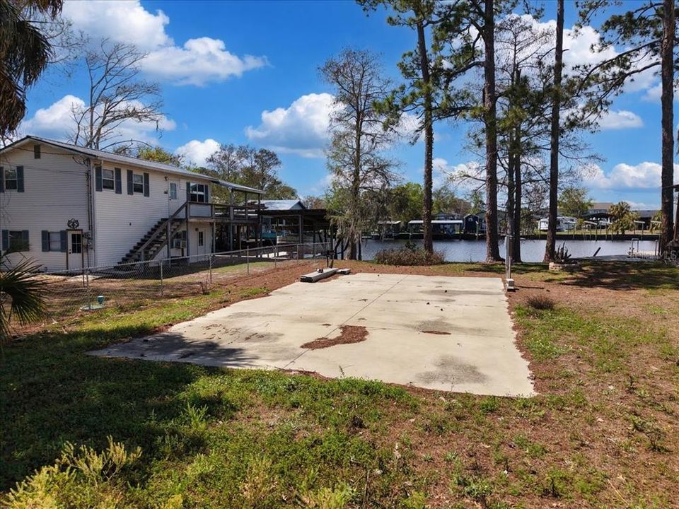 На продажу: $325,000 (0.14 acres)
