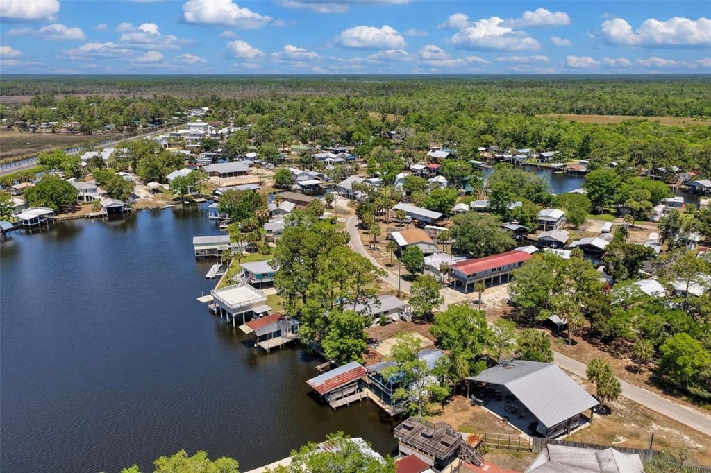 На продажу: $325,000 (0.14 acres)