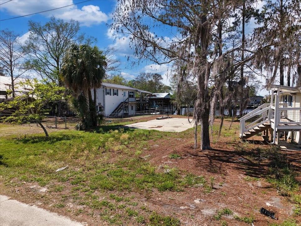 На продажу: $325,000 (0.14 acres)