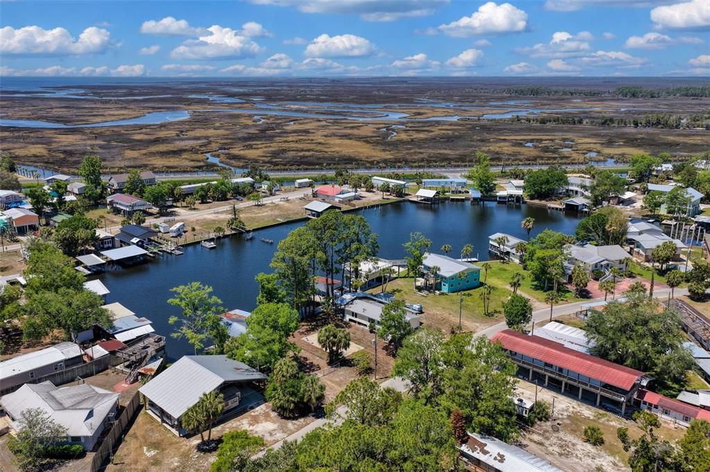 На продажу: $325,000 (0.14 acres)