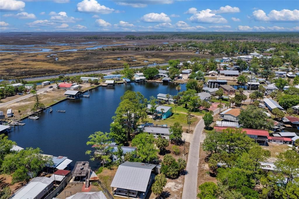 На продажу: $325,000 (0.14 acres)