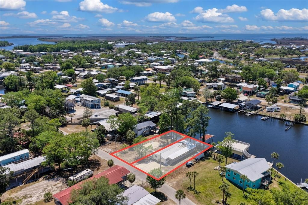 На продажу: $325,000 (0.14 acres)