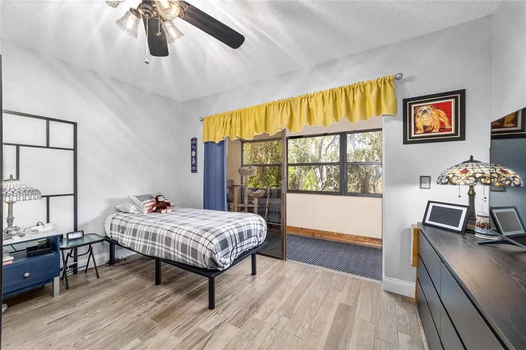 For Sale: $121,000 (1 beds, 1 baths, 808 Square Feet)