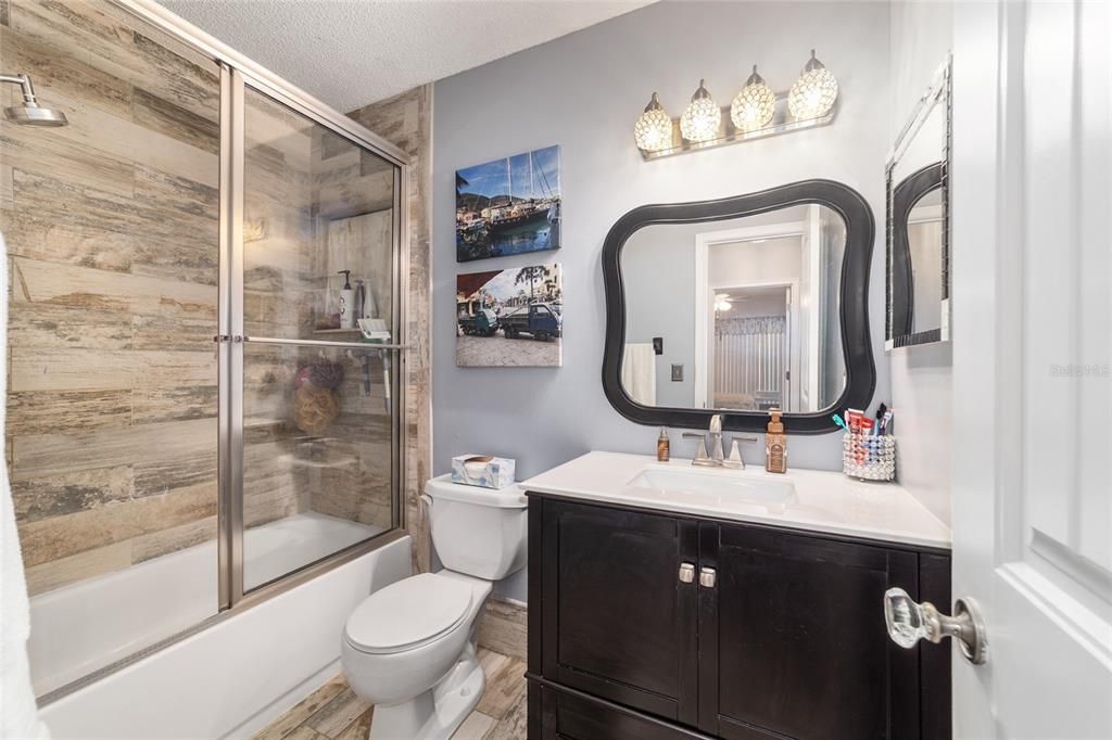 For Sale: $121,000 (1 beds, 1 baths, 808 Square Feet)